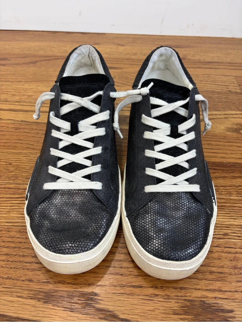 Dolce Vita Zina Sneakers Onyx Embossed Leather (11)